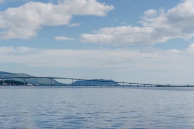 Dağ manzara Norveç Denizi üzerinde