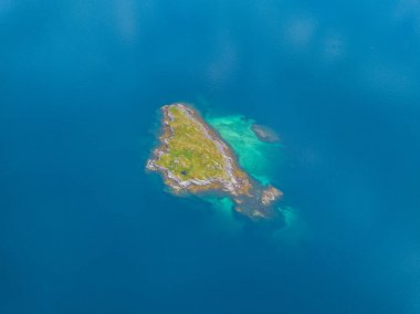 Havadan görünümü dağ manzara Norveç Denizi üzerinde