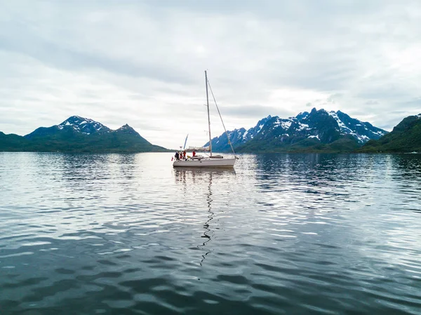 Veduta aerea dello yacht a vela in Norvegia — Foto Stock