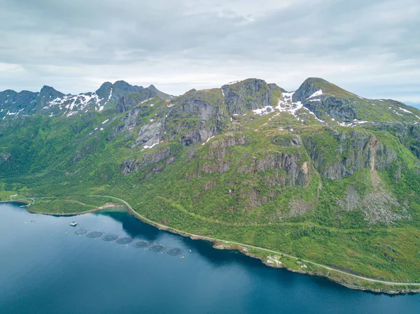 Vue aérienne paysages de montagne sur la mer de Norvège — Photo