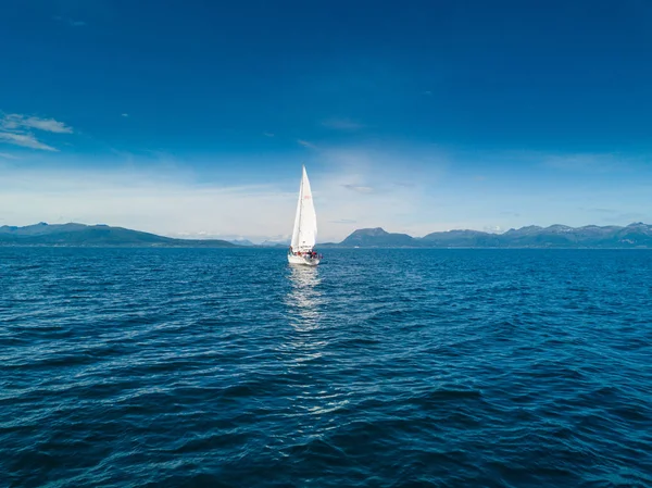 Vista aérea del velero en Noruega —  Fotos de Stock