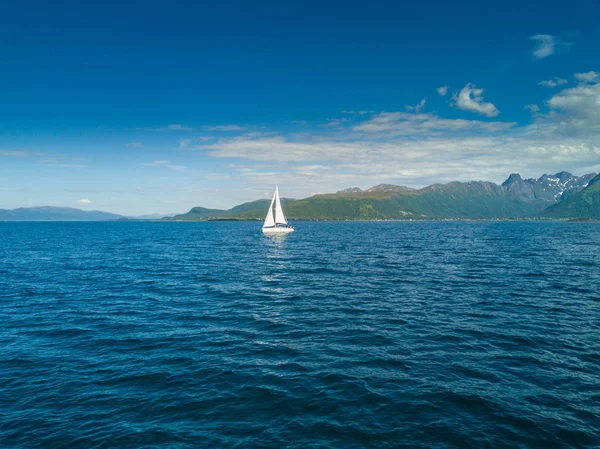 Vista aérea del velero en Noruega —  Fotos de Stock