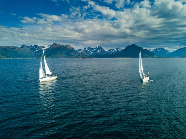 Widok z lotu ptaka z jachtu w Norwegii — Zdjęcie stockowe