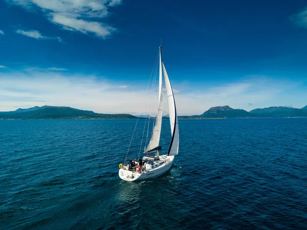 Vista aérea del velero en Noruega —  Fotos de Stock