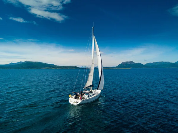 Vista aérea del velero en Noruega —  Fotos de Stock