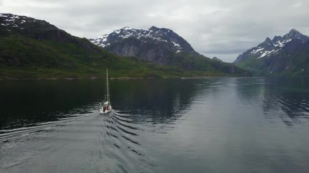 ノルウェー海に山の風景を空撮 — ストック動画