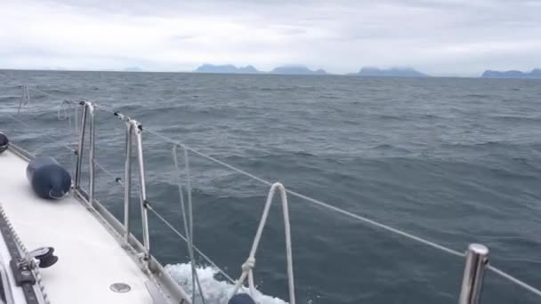 Вітрильна яхта в Норвегії — стокове відео