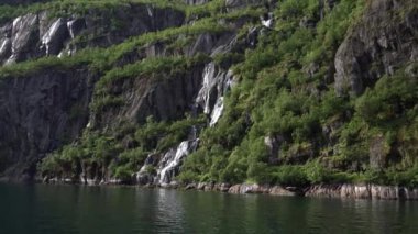 Troll fiyort Norveç Denizi kaya şelale