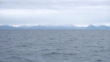 Dağ manzara Norveç Denizi üzerinde