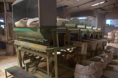 2013 06, Hindistan, Nilgiri: bir çay fabrikası içinde