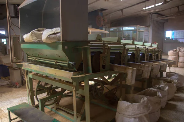 2013 06, Hindistan, Nilgiri: bir çay fabrikası içinde