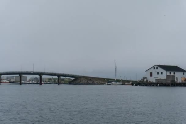 Timelapse av bergslandskap på norska havet — Stockvideo