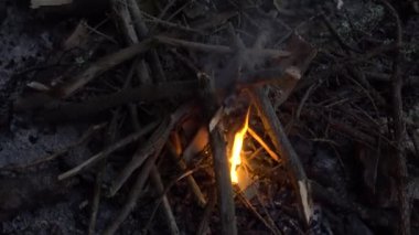 ateşin yanında mağara