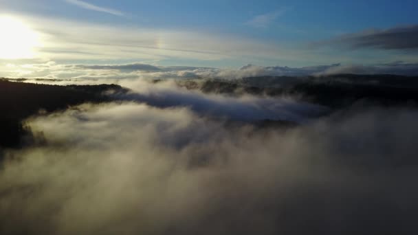 Pôr-do-sol nas montanhas Urais em Karatash Ridge. Voando por drone — Vídeo de Stock