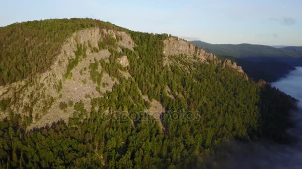 Luftaufnahme in den Bergen — Stockvideo