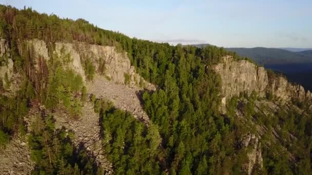 Vista aérea en las montañas de los Urales — Vídeos de Stock