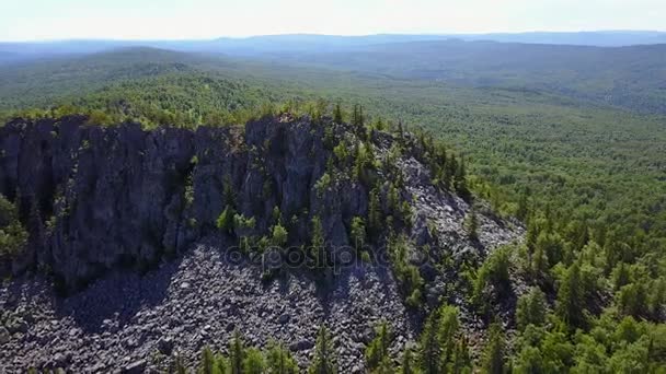 Vista aérea en las montañas de los Urales — Vídeos de Stock