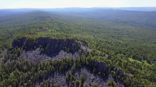 Vista aérea en las montañas de los Urales — Vídeos de Stock