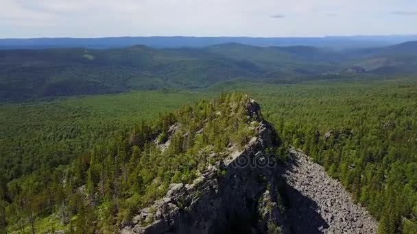 Vista aerea sulle montagne degli Urali — Video Stock