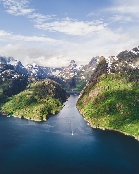 Yachting i Troll fjord. Flygfoto — Stockfoto