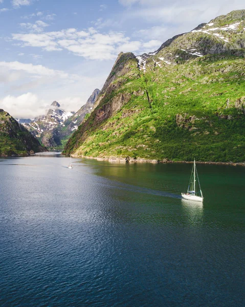 Segeln im Trollfjord. Luftbild — Stockfoto