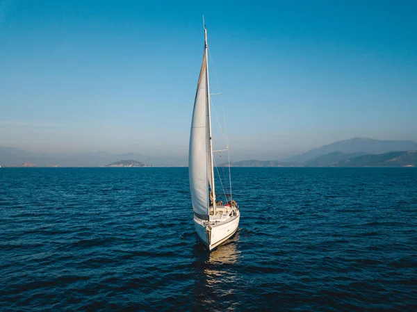 터키의 망망대해에서 항해하는 모습 — 스톡 사진