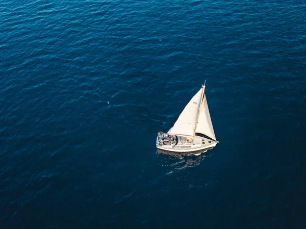 Vista aérea de la navegación en mar abierto en Turquía — Foto de Stock