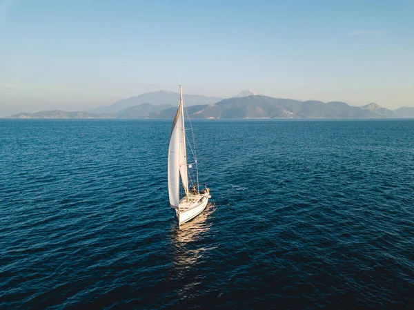 Vista aérea de la navegación en mar abierto en Turquía —  Fotos de Stock