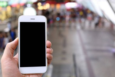 Metro geçmişine sahip akıllı telefon.