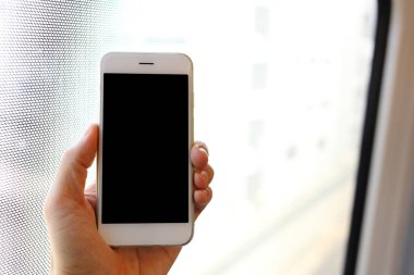 Trende el ele tutuşan akıllı telefon