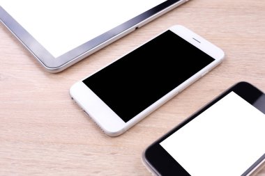 Perspektif smartphone ve tablet boş ekran 