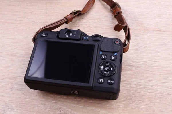 Digital camera on wooden background — Stock Photo, Image