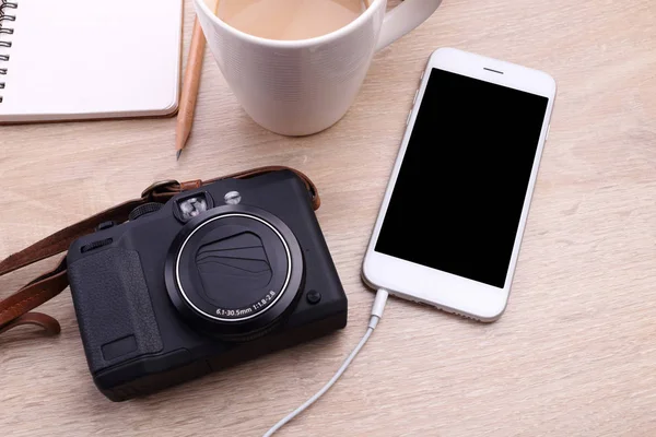 Smartphone mockup with coffee, digital camera and note paper on — Stock Photo, Image