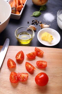 dilim domates ve domates çorbası için madde