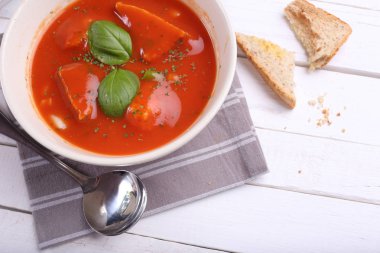 ekmek domates çorbası