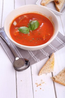 ekmek domates çorbası