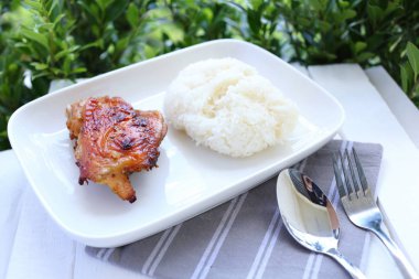 Yapışkan pirinç ızgara tavuk