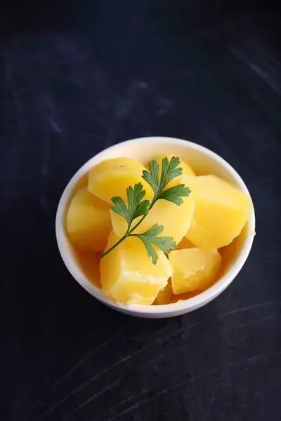 Vařené brambory v bolw — Stock fotografie