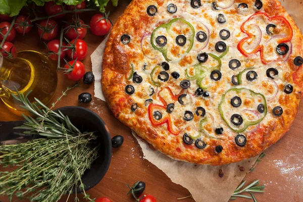 Vegetable pizza on the table — Stock Photo, Image