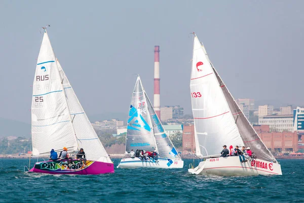 Május 15, 2017 - Oroszország, Vlagyivosztok: Regatta jachtok — Stock Fotó