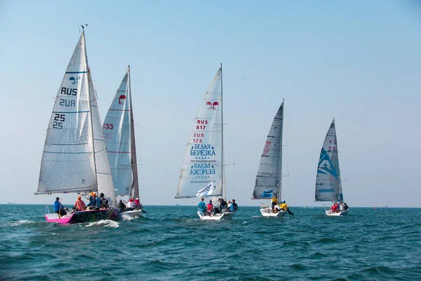 Maio 15, 2017 - Rússia, Vladivostok: Regata para iates — Fotografia de Stock