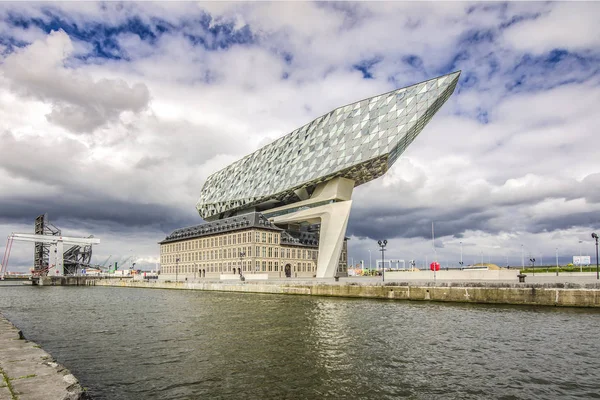 ANTWERP, BELGIUM - APRIL 22, 2017: New office port in the harbor of Antwerp, Belgium — Stock Photo, Image