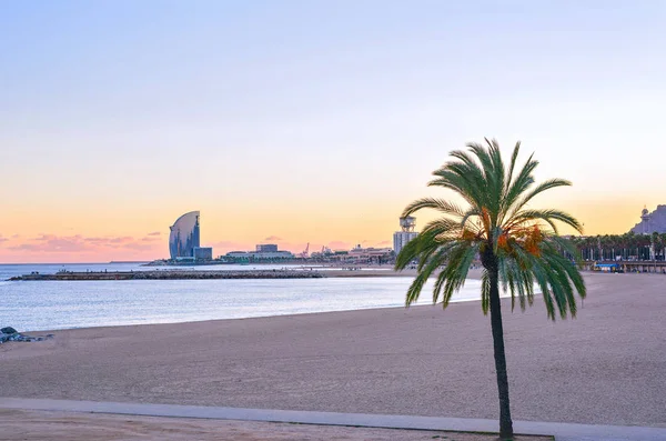 Barcelona Strand bei Sonnenuntergang Platja Nova Icaria oder Barceloneta Blick — Stockfoto