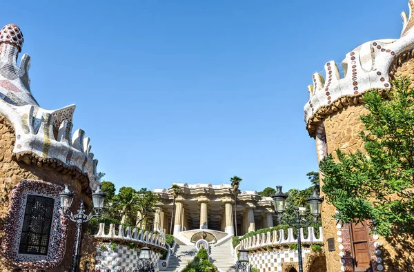 Eingang zum guell park des architekten gaudi, barcelona spanien — Stockfoto