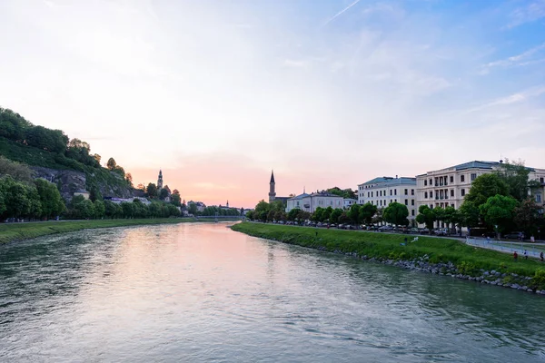 Панорамою заходу сонця з річки Зальцах — стокове фото
