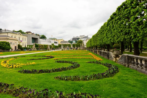 Mirabell Castle garden view — Stock Photo, Image