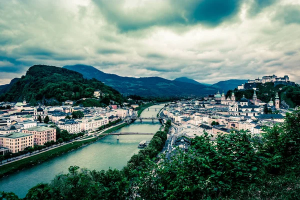 Salzburg partnerliğindeki Nehri