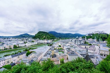 Salzburg partnerliğindeki Nehri