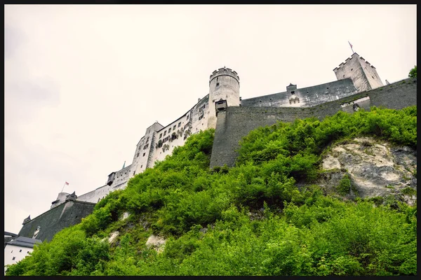 Вид на Гогензальцбургскую крепость снизу — стоковое фото