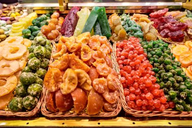Kurutulmuş egzotik meyve Pazar Barcelona, İspanya